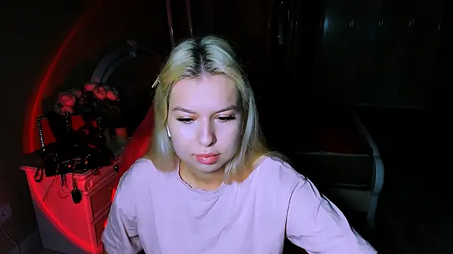 Snapshot of ChloeRicc chatting on 10/30/25, 07:28 ChloeRicc online show from 10/30/25, 07:28