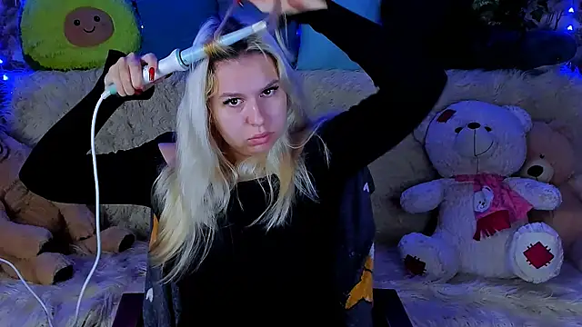 Snapshot of ChloeRicc chatting on 09/20/25, 06:51 ChloeRicc online show from 09/20/25, 06:51