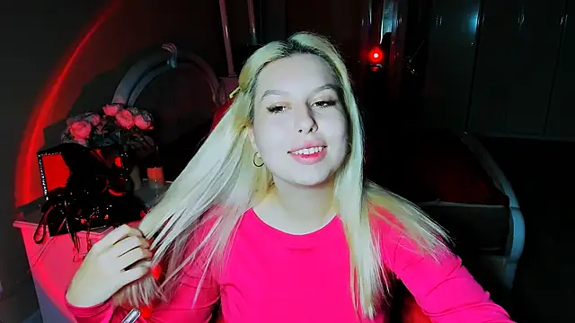 Snapshot of ChloeRicc chatting on 10/29/25, 04:33 ChloeRicc online show from 10/29/25, 04:33