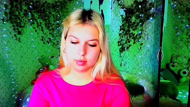 Snapshot of ChloeRicc chatting on 11/15/25, 02:10 ChloeRicc online show from 11/15/25, 02:10