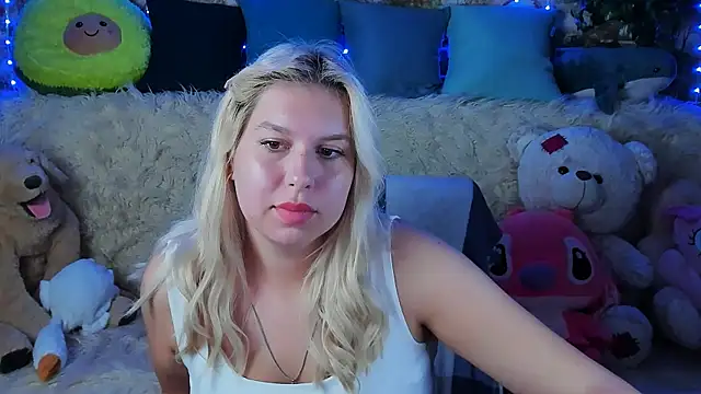 Snapshot of ChloeRicc chatting on 09/08/25, 03:00 ChloeRicc online show from 09/08/25, 03:00