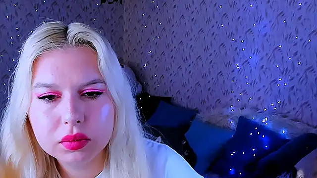 Snapshot of ChloeRicc chatting on 10/07/25, 08:26 ChloeRicc online show from 10/07/25, 08:26