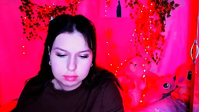 Snapshot of ChloeRicc chatting on 12/13/25, 08:04 ChloeRicc online show from 12/13/25, 08:04