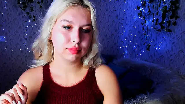 Snapshot of ChloeRicc chatting on 10/12/25, 09:43 ChloeRicc online show from 10/12/25, 09:43