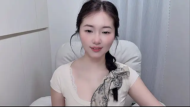 Snapshot of Rosalind_xixi chatting on 06/19/26, 03:34 Rosalind xixi online show from 06/19/26, 03:34