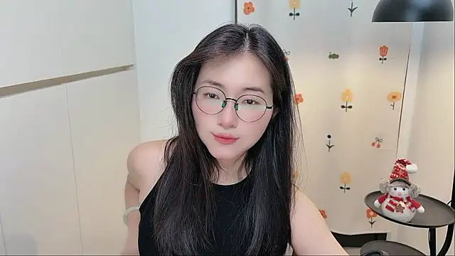 Snapshot of Rosalind_xixi chatting on 04/30/26, 02:57 Rosalind xixi online show from 04/30/26, 02:57