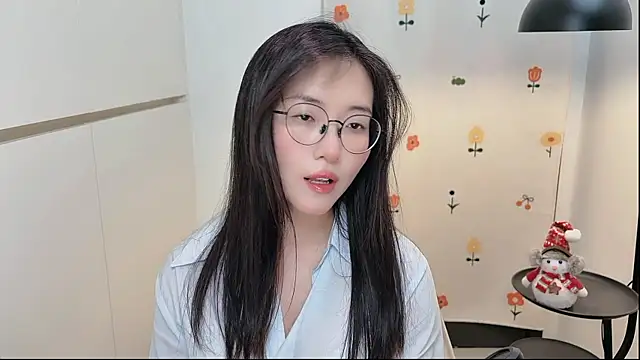 Snapshot of Rosalind_xixi chatting on 05/05/26, 02:42 Rosalind xixi online show from 05/05/26, 02:42