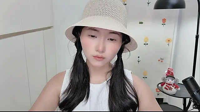 Snapshot of Rosalind_xixi chatting on 05/30/26, 02:01 Rosalind xixi online show from 05/30/26, 02:01