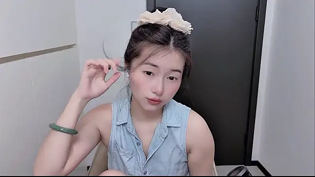 Snapshot of Rosalind_xixi chatting on 06/16/26, 02:33 Rosalind xixi online show from 06/16/26, 02:33
