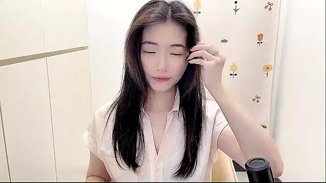 Snapshot of Rosalind_xixi chatting on 10/09/25, 01:28 Rosalind xixi online show from 10/09/25, 01:28