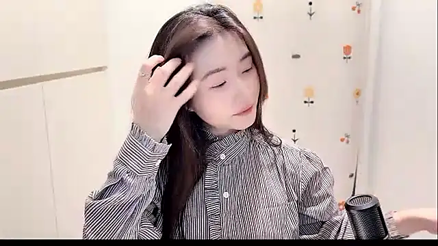 Rosalind xixi online show from 11/05/25, 08:39