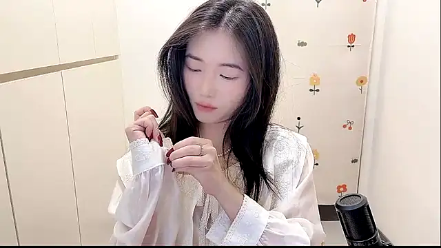 Snapshot of Rosalind_xixi chatting on 10/13/25, 08:49 Rosalind xixi online show from 10/13/25, 08:49