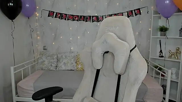 Tori Cutie online show from 10/26/25, 12:00