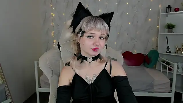 Tori Cutie online show from 10/08/25, 02:46