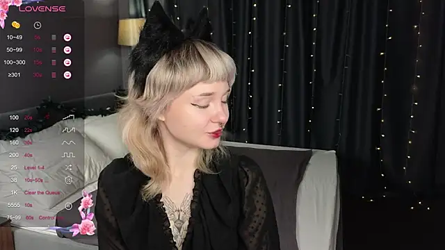 Tori Cutie online show from 11/28/25, 12:11