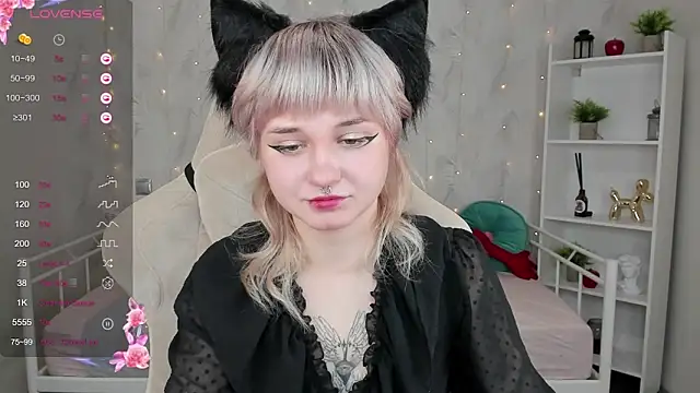 Tori Cutie online show from 10/22/25, 12:21