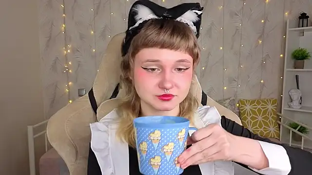 Tori Cutie online show from 05/05/26, 12:02
