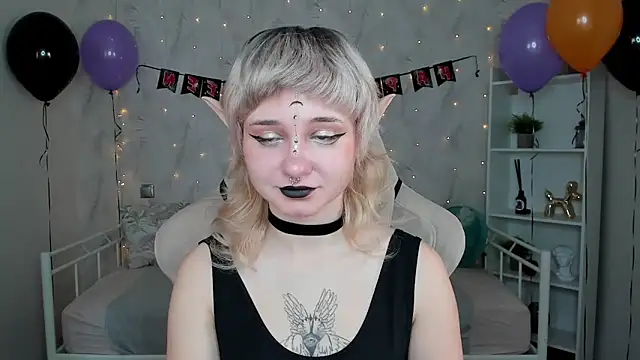 Tori Cutie online show from 10/31/25, 11:55