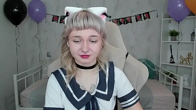 Tori Cutie online show from 10/31/25, 12:07