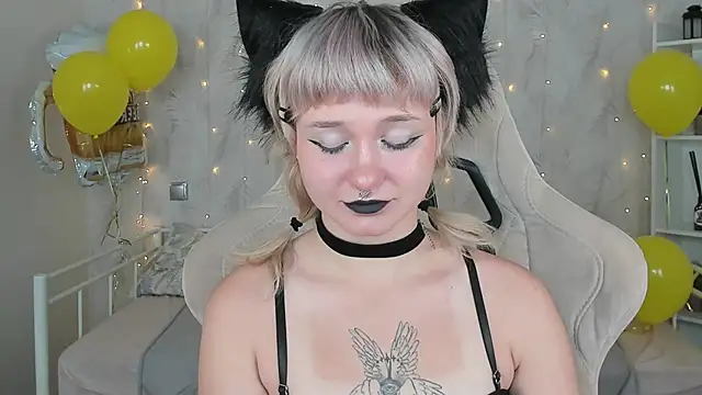 Tori Cutie online show from 10/03/25, 05:42