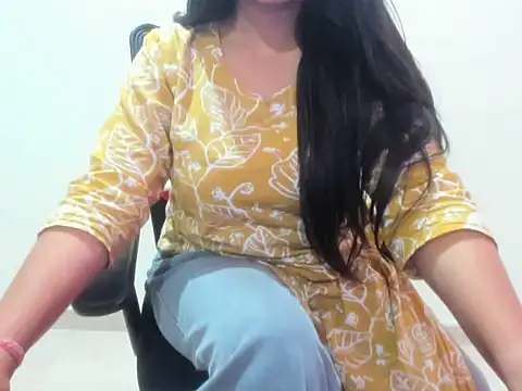 Hina Chaudhary online show from 04/22/26, 04:52