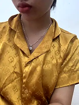 Nguyenha11 online show from 11/13/25, 07:01