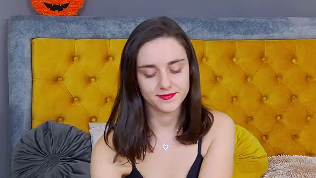 Snapshot of Jessica_White_ chatting on 11/17/25, 05:00 Jessica White online show from 11/17/25, 05:00