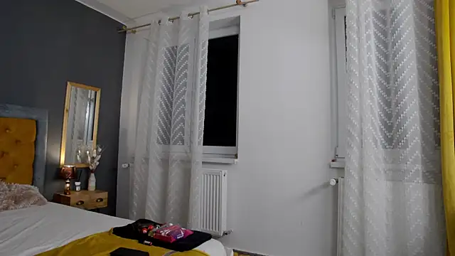 Snapshot of Jessica_White_ chatting on 10/23/25, 04:00 Jessica White online show from 10/23/25, 04:00