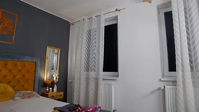 Snapshot of Jessica_White_ chatting on 11/18/25, 05:00 Jessica White online show from 11/18/25, 05:00