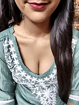 Snapshot of Indian-Aleena chatting on 10/12/25, 04:52 Indian-Aleena online show from 10/12/25, 04:52