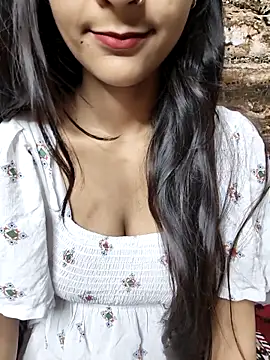 Snapshot of Indian-Aleena chatting on 10/06/25, 06:52 Indian-Aleena online show from 10/06/25, 06:52