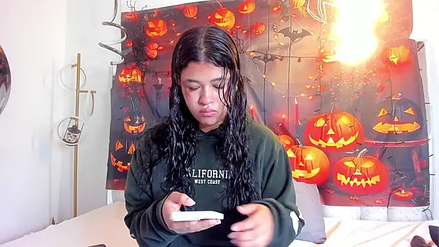 Ivy nt online show from 11/01/25, 01:05