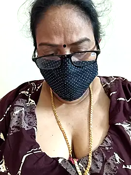 Snapshot of heera-rani chatting on 04/08/26, 06:26 heera-rani online show from 04/08/26, 06:26