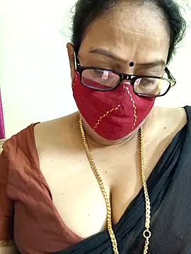 Snapshot of heera-rani chatting on 04/13/26, 05:22 heera-rani online show from 04/13/26, 05:22