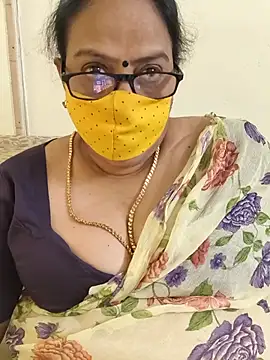Snapshot of heera-rani chatting on 07/07/26, 07:23 heera-rani online show from 07/07/26, 07:23