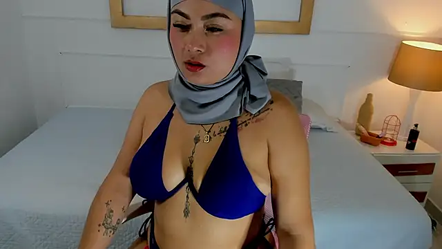 azaharaaa  online show from 10/30/25, 11:41