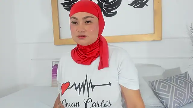 azaharaaa  online show from 10/25/25, 11:42