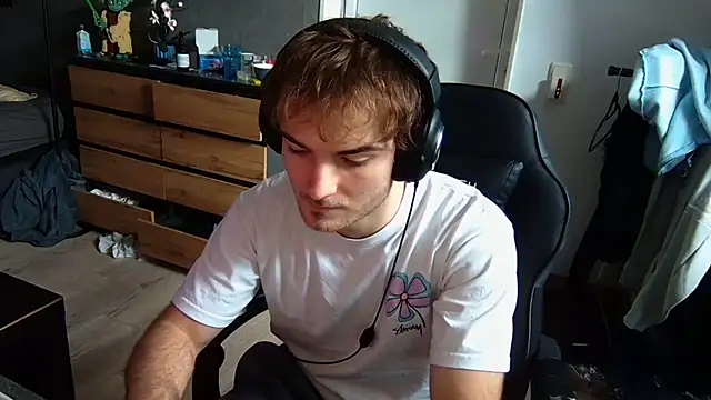 Snapshot of Rudi2007Eye chatting on 02/10/26, 11:20 Rudi2007Eye online show from 02/10/26, 11:20