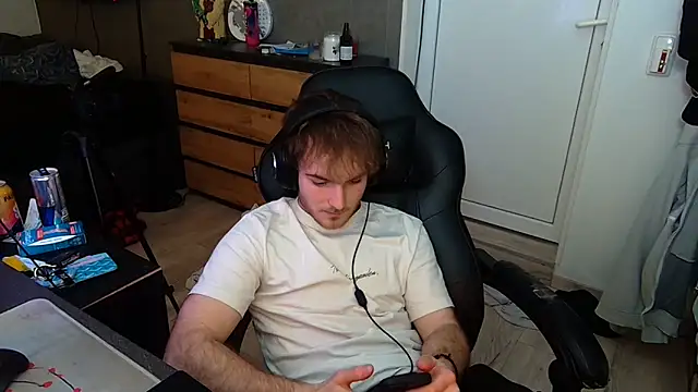 Snapshot of Rudi2007Eye chatting on 03/01/26, 07:03 Rudi2007Eye online show from 03/01/26, 07:03