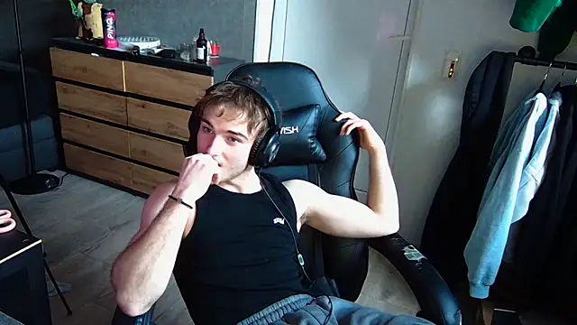 Snapshot of Rudi2007Eye chatting on 02/19/26, 03:09 Rudi2007Eye online show from 02/19/26, 03:09