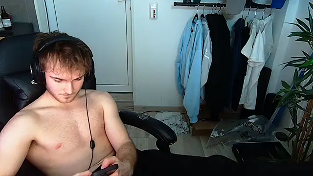 Snapshot of Rudi2007Eye chatting on 02/25/26, 07:36 Rudi2007Eye online show from 02/25/26, 07:36