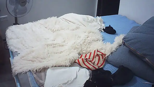 Linh linh01 online show from 10/27/25, 12:06