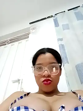 Snapshot of VictoriDior chatting on 09/18/25, 02:47 VictoriDior online show from 09/18/25, 02:47