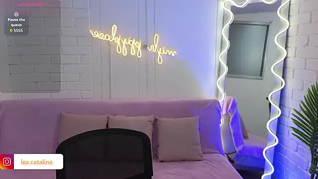 Snapshot of Lexy_tay chatting on 10/23/25, 12:04 Lexy tay online show from 10/23/25, 12:04