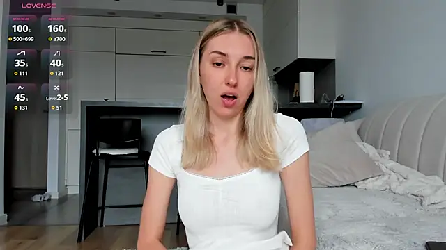 Sunny Rina  online show from 06/20/26, 07:02