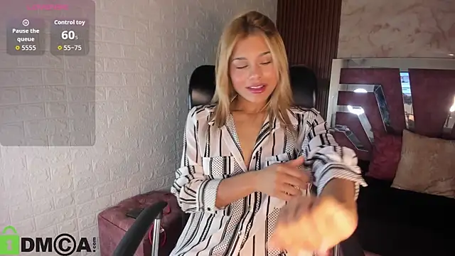 Snapshot of hot_cupid01 chatting on 01/14/26, 11:25 hot cupid01 online show from 01/14/26, 11:25