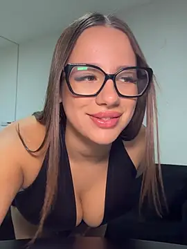 AlessiaaRuso1 online show from 06/17/26, 04:56