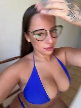 Snapshot of AlessiaaRuso1 chatting on 02/06/26, 03:08 AlessiaaRuso1 online show from 02/06/26, 03:08