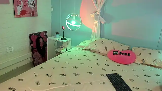 Hannahpage online show from 10/28/25, 12:04