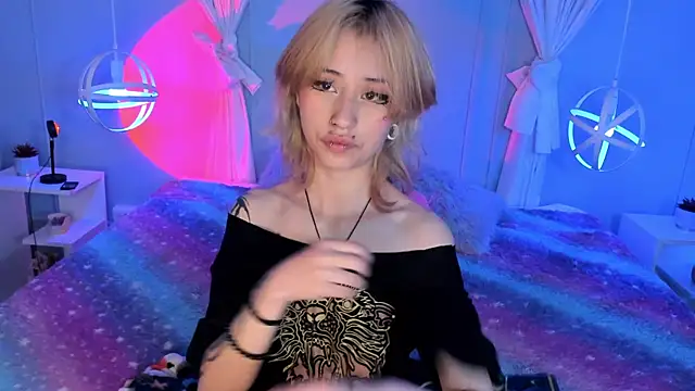 Snapshot of Hannahpage chatting on 10/08/25, 11:45 Hannahpage online show from 10/08/25, 11:45